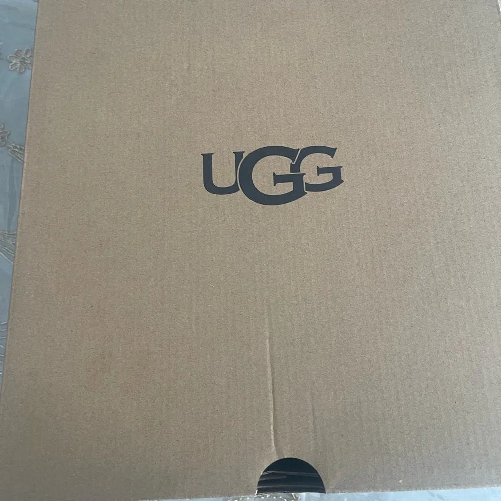 UGG women’s EZ-duzzit lace up platform sneakers size 9.5